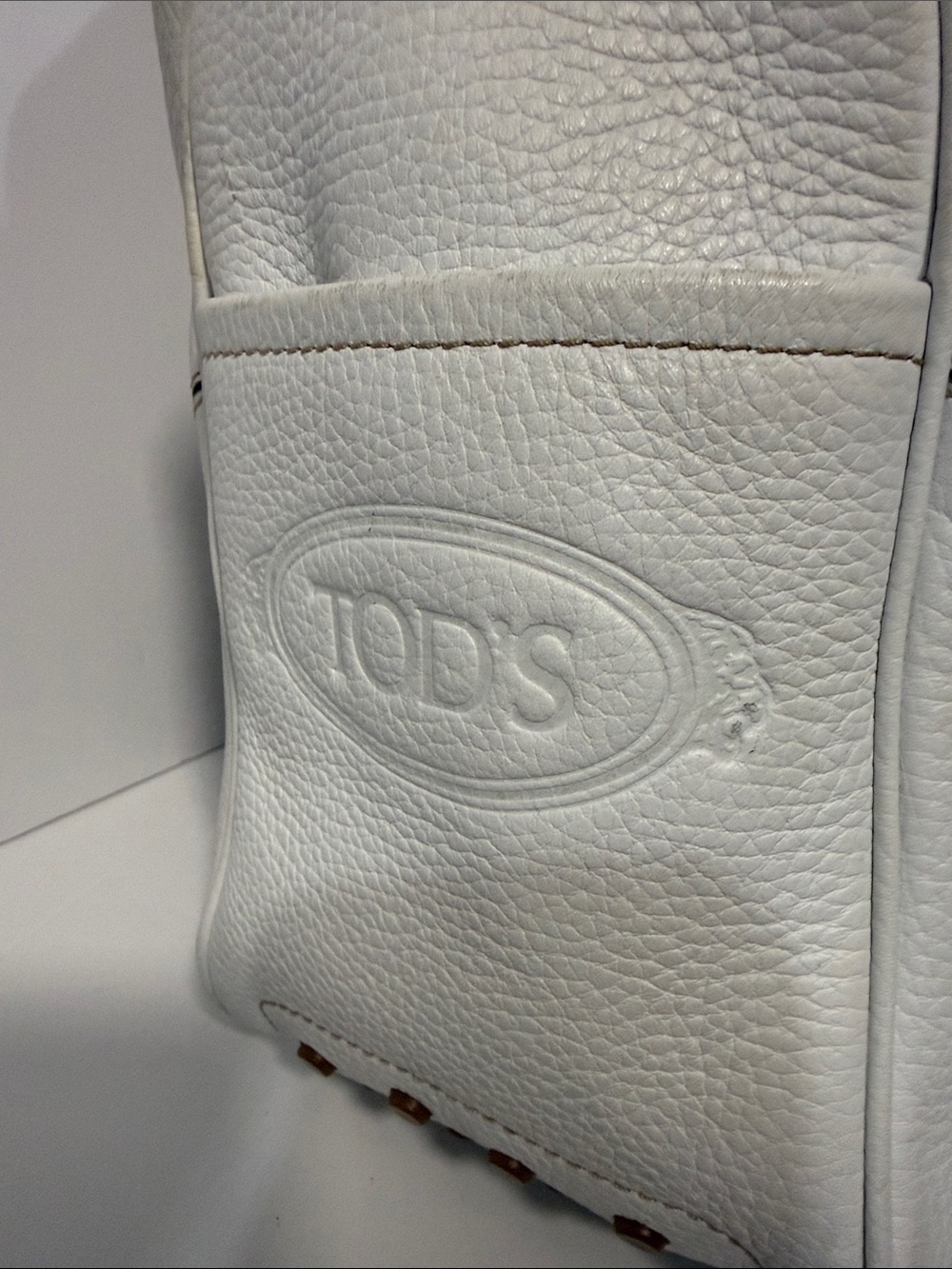 TOD’S White Pebbled Leather Shoulder Bag - Picture 3 of 13